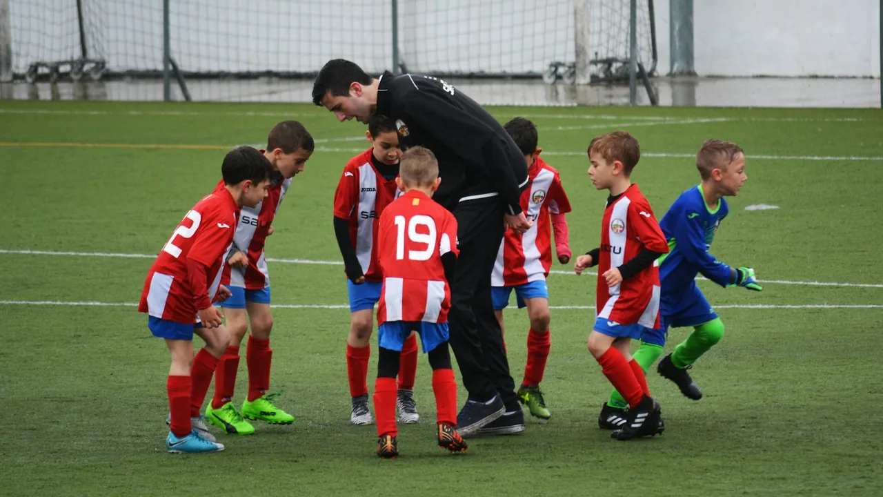 Équipe engagée sur le terrain lors d'un championnat départemental